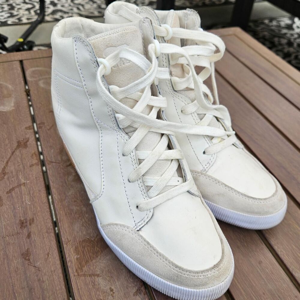 Sorel Women's White and Cream Boots